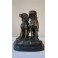 Dviejų pririštų šunų bronzinės statula 