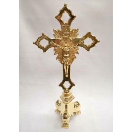Pastatomas auksu dengtas kryžius